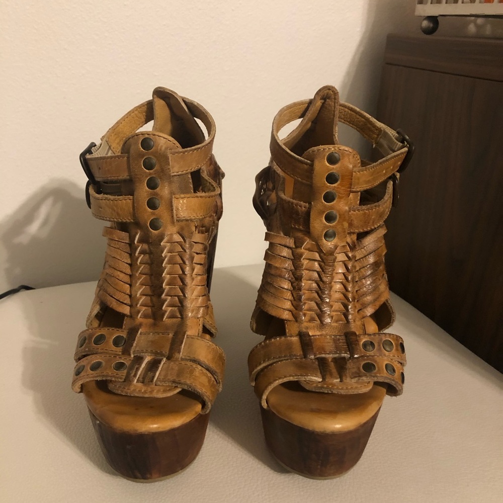 BedStu wood heels